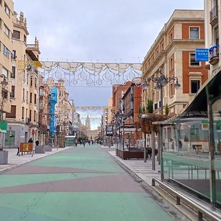 レオンCentro Plaza Guzmanアパートメント エクステリア 写真