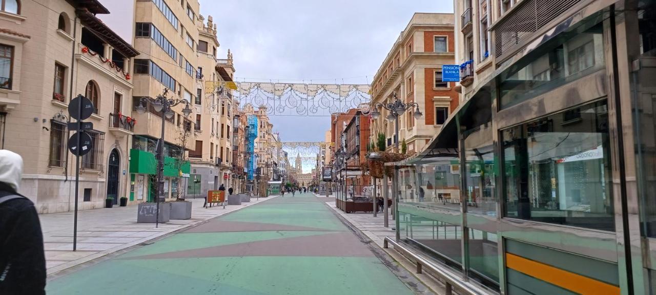 レオンCentro Plaza Guzmanアパートメント エクステリア 写真
